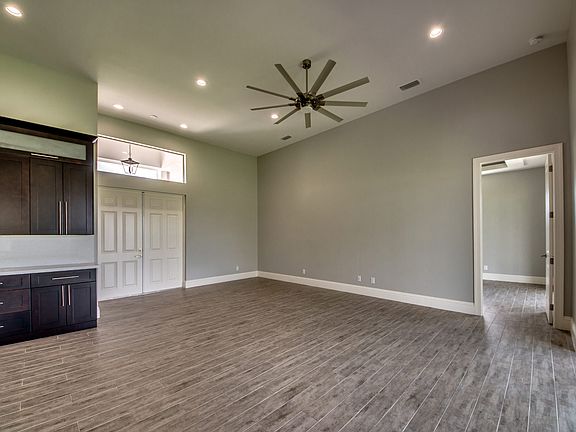 5th image of 4020 NE 10th Pl