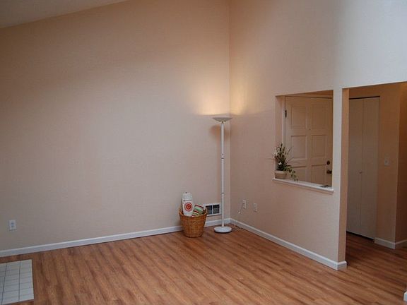 4th image of 9927 NE 124th St #S205