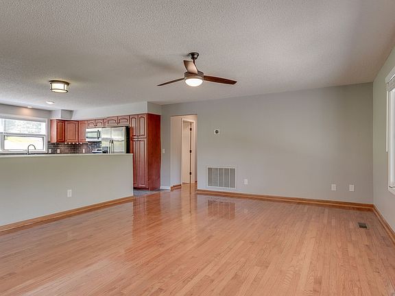 5th image of 6016 Bluewater Dr