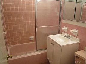 4th image of 438 Bolton Ave
