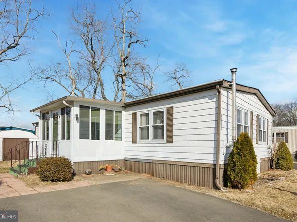 4140 Davis Dr, Morrisville, PA 19067