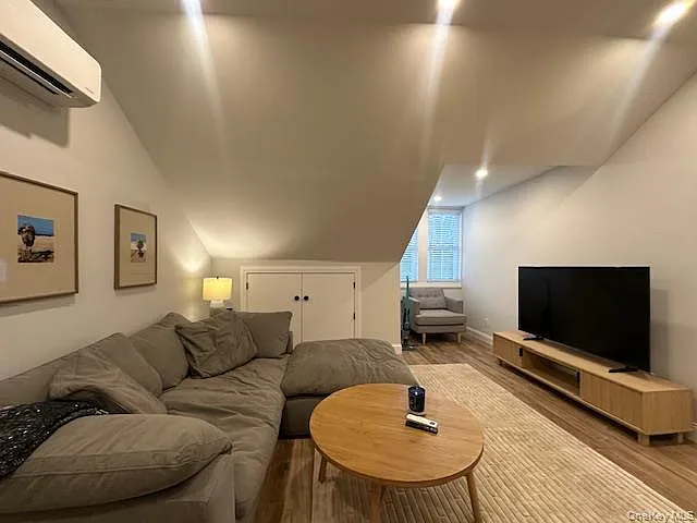 68 Nassau Rd #2 — Photo 3