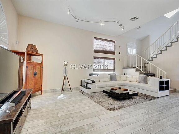 4th image of 68 Desert Rain Ct
