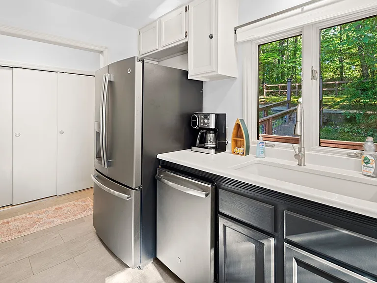147 Laurel Ln — Photo 15