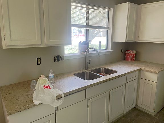 3rd image of 6209 Candleview Ct