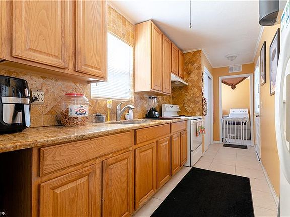 4th image of 4617 Lee BLVD