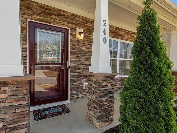 3rd image of 240 Elmhaven Dr