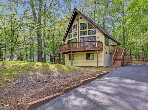 226 Mountain Lake Dr, Dingmans Ferry, PA 18328