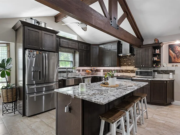 301 Oak Ridge Rd — Photo 5