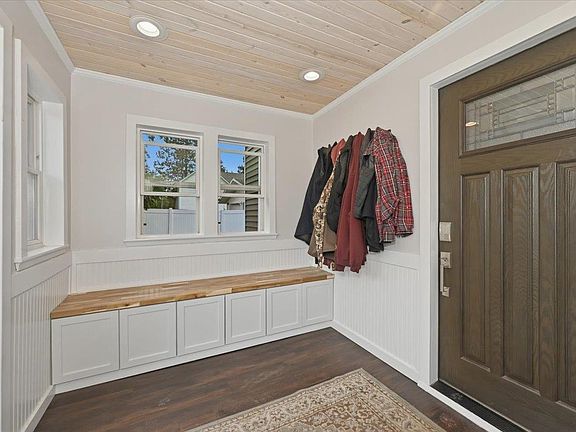 4th image of 995 Pinewood Dr
