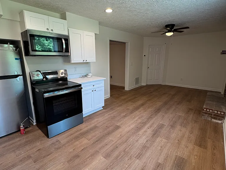 185 Lee Path #B — Photo 8
