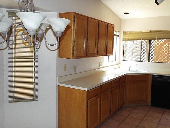 4th image of 784 S Granite Falls Dr