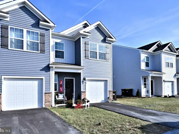 868 Peaceful Ln, Pennsburg, PA 18073