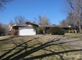 2841 E Crestview St, Springfield, MO 65804