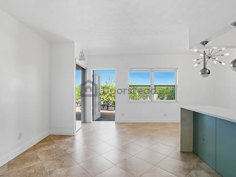 850 NE 13th St #9 — Photo 12