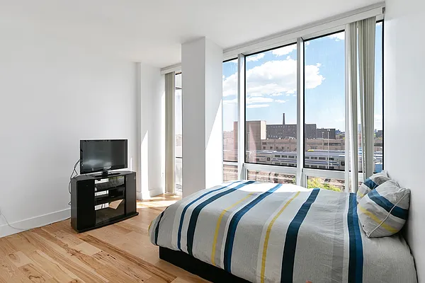 Sold by Modern Spaces | media 3