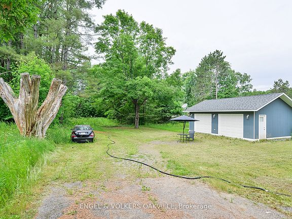 4th image of 253 Maple St
