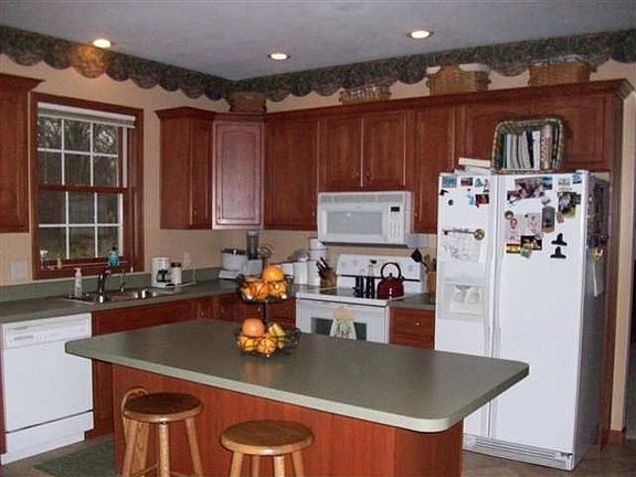 2nd image of 16126 Easton Ct