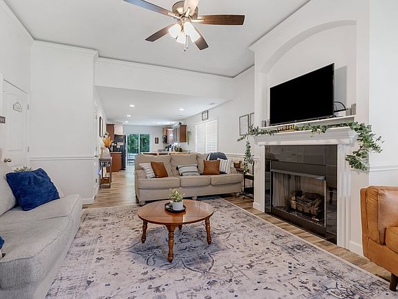 3rd image of 423 Timberwood Dr