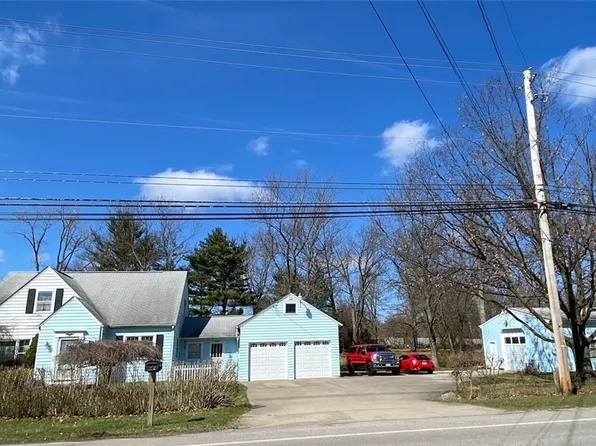 1079 Portage Lakes Dr, Akron, OH 44319