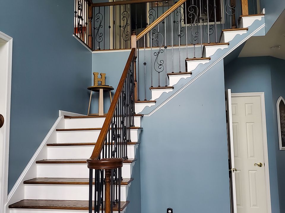 2nd image of 3016 Fox Hill Rd