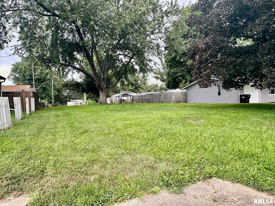 1st image of 304 S Meadowview Ln