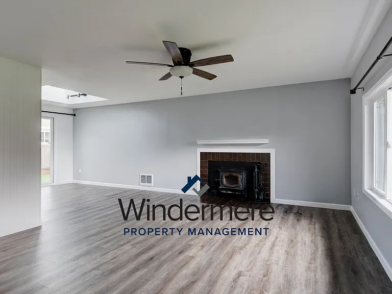 890 NW Haslo Pl — Photo 9