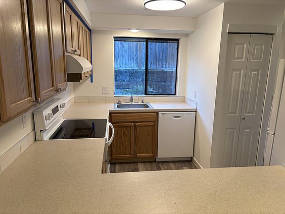 4th image of 2414 204th St SW APT 1