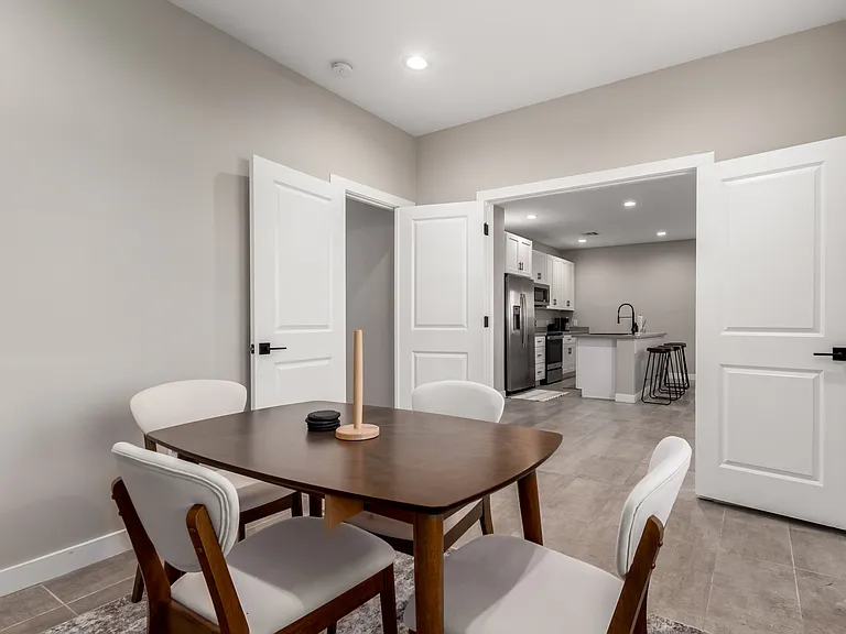 1908 W Lawrence Rd #2 — Photo 6