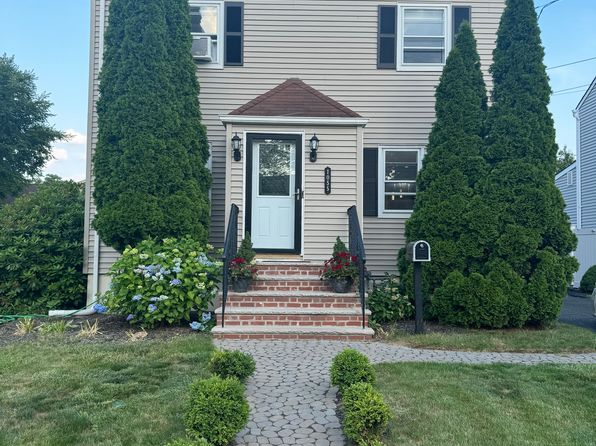1055 Kensington Ter