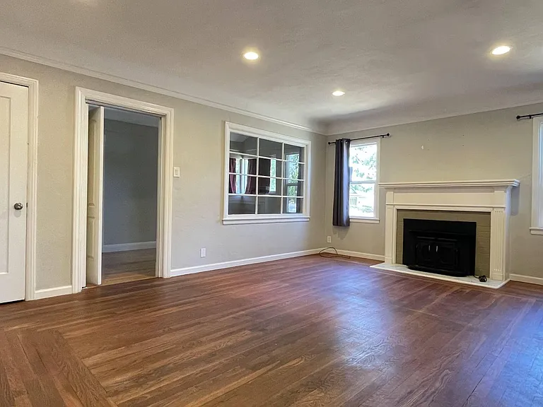 1044 Branham Ln — Photo 7