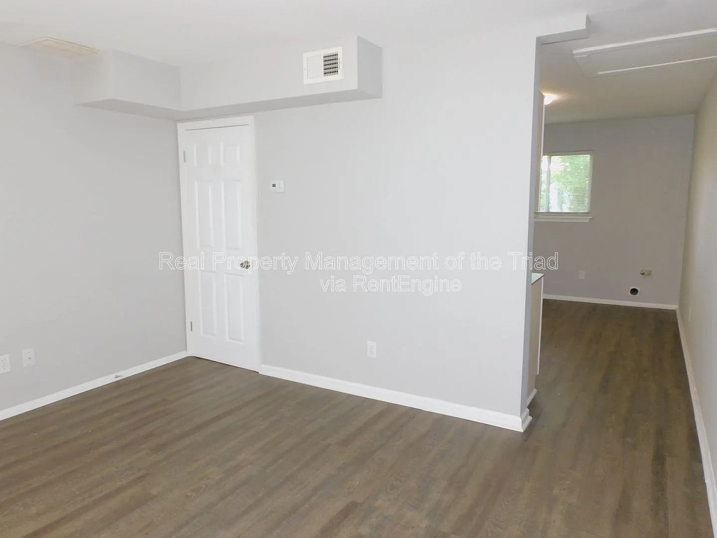 2 bed, 1.0 bath, 800 sqft, $799 — Photo 3
