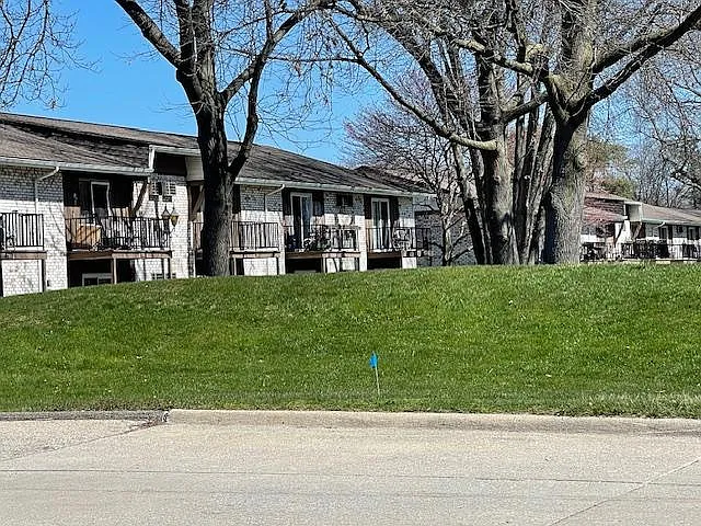 7350 Woodview St — Photo 6