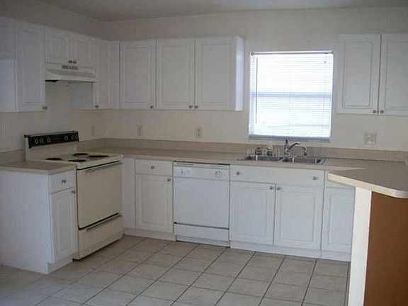 3rd image of 1010 W 10th St