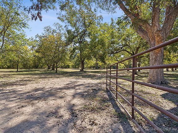 3rd image of 12610 Old Highway 75