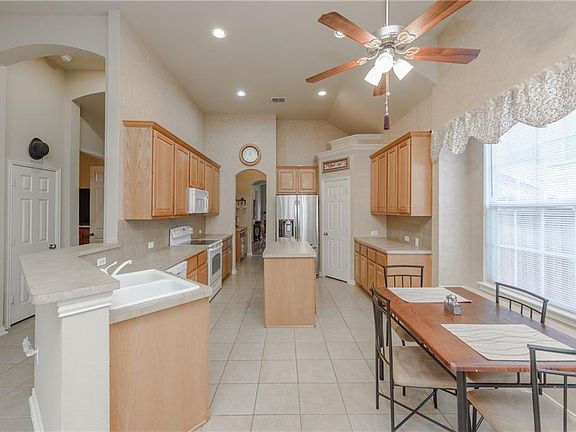 4th image of 4233 Boxwood Dr