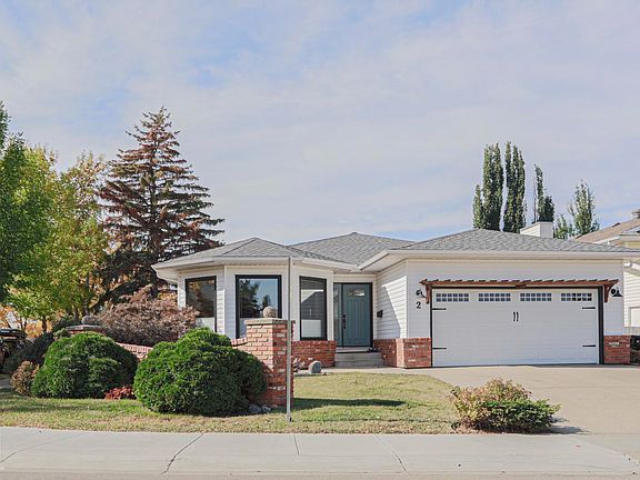 2nd image of 2 Hillview Cres NE