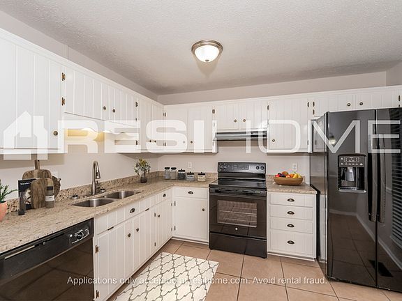 3rd image of 6870 Ridgewood Dr