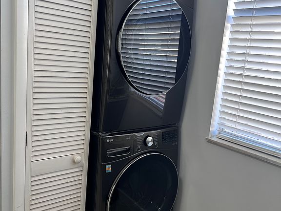 3rd image of 1701 NE 115th St APT 23A