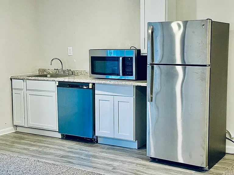 825 Foundry St — Photo 1