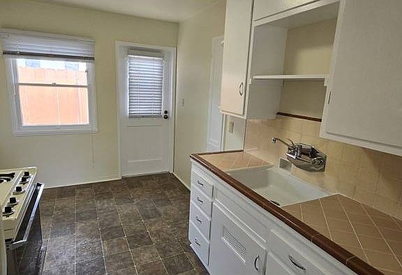 4th image of 827 Diamond St