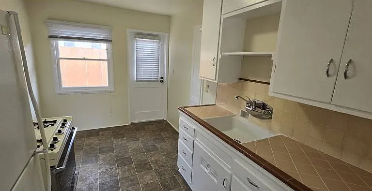 827 Diamond St — Photo 4