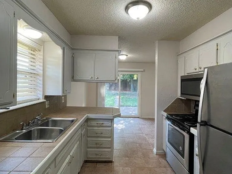 5104 Creekwood Ter — Photo 5