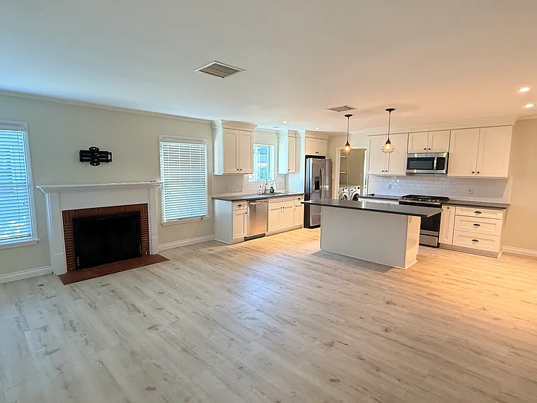 1901 N Bellflower Blvd — Photo 18