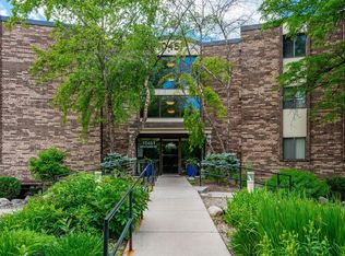 10451 Greenbrier Rd APT 318, Minnetonka, MN 55305