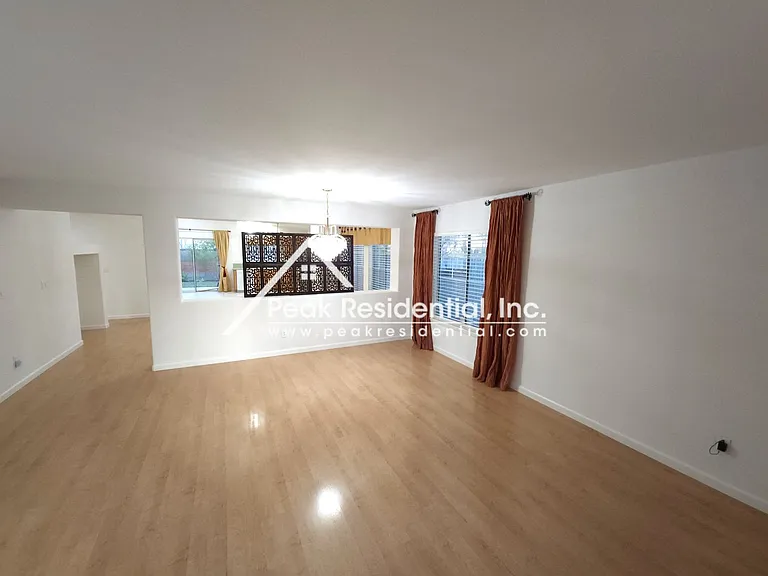 2727 Hinton Cir — Photo 4