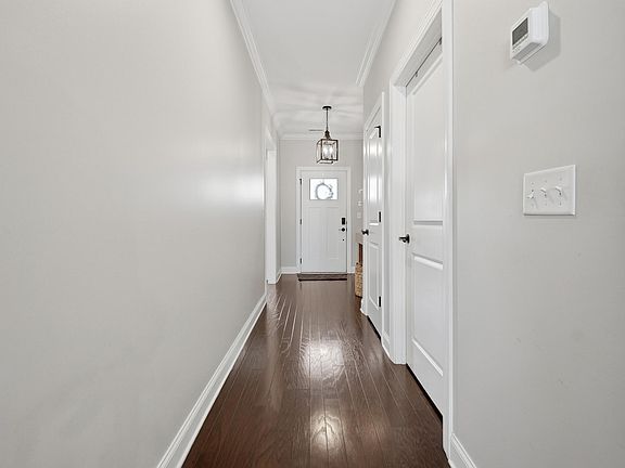 4th image of 5168 Meadowbend Dr NE