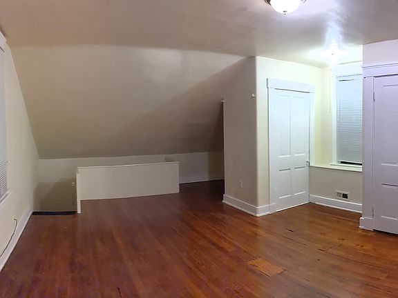 3rd image of 4627 Vine St #2