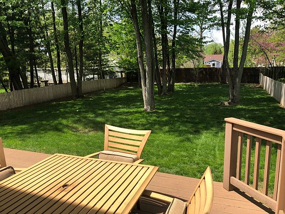3rd image of 10762 Belmont Cir