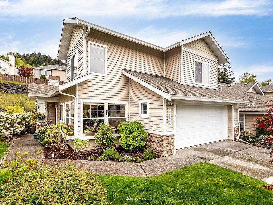 Rare, desirable end-unit townhome at the Meadows at Riverview. Maintenance free living at it's finest!